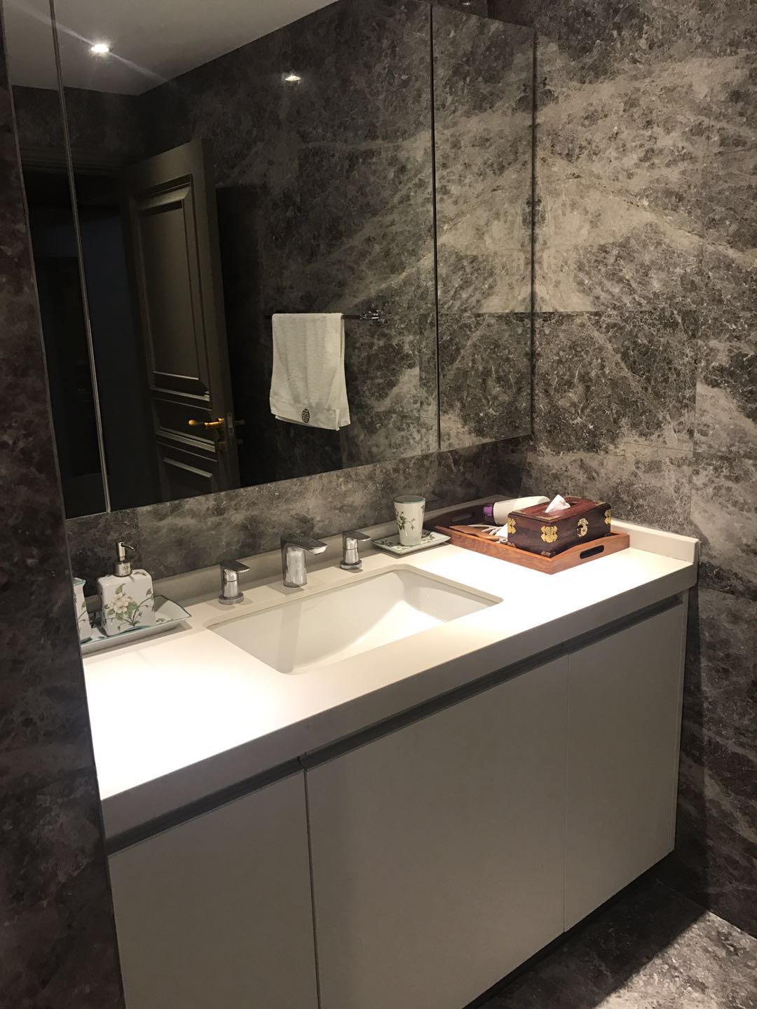 兄弟带我去体验了长宁区高端水疗男士会所(长宁区足疗贴吧)